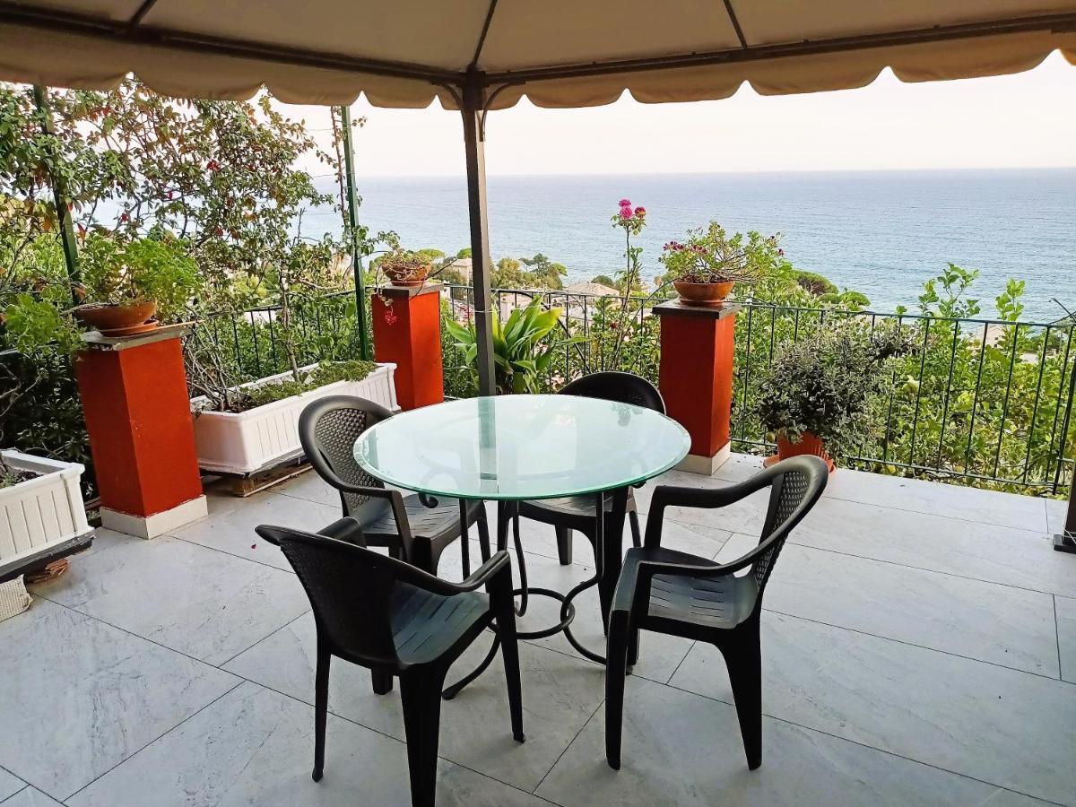 Salotto Sul Mare Bed & Breakfast Genoa Bagian luar foto